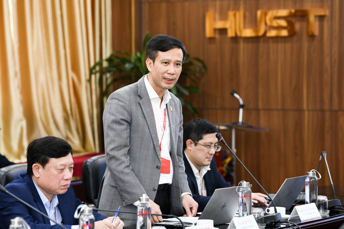 GS.TS Lê Anh Tuấn phát biểu tại một cuộc họp của Hội đồng đại học Đại học Hà Nội (Ảnh: Duy Thành) Ba nhóm yếu tố cấu thành một đại học đẳng cấp quốc tế -0