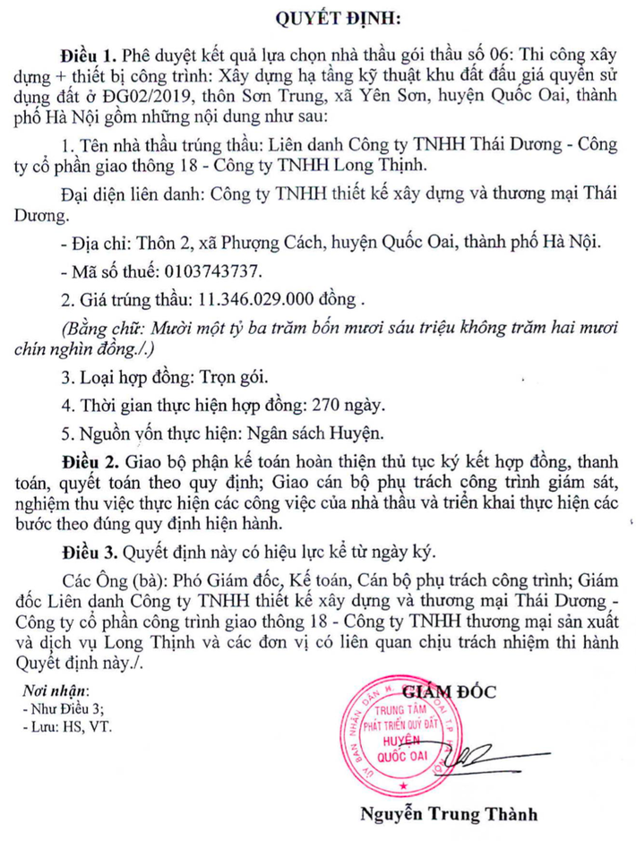 Giám đốc Trung tâm PTQĐ huyện Quốc Oai ký Quyết định phê duyệt kết quả lựa chọn nhà thầu là Công ty CP công trình giao thông 18 (Liên danh chính). Doanh nghiệp quen mặt trúng hàng loạt gói thầu tại huyện Quốc Oai với tỷ lệ tiết kiệm ngân sách dưới 0,5% -0