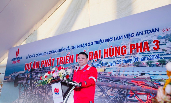 Chủ tịch HĐTV Petrovietnam Lê Mạnh Hùng phát biểu tại buổi lễ. Ảnh: MH Khởi công thi công biển và ghi nhận 2,3 triệu giờ an toàn -0