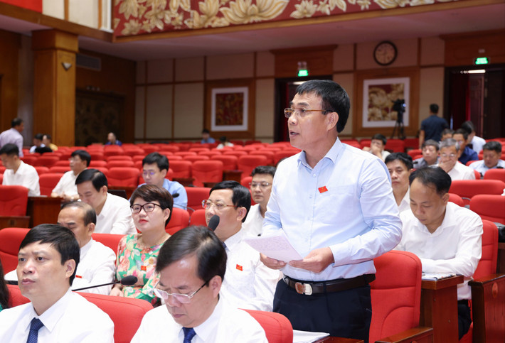 Đại biểu thảo luận tại Kỳ họp thứ 11, HĐND tỉnh Vĩnh Phúc Khóa XVII Đại biểu thảo luận tại Kỳ họp thứ 11, HĐND tỉnh Bĩnh Phúc khóa XVII