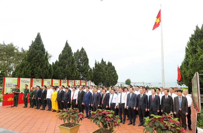 Trong khuôn khổ hoạt động nhóm 7 trường đại học kỹ thuật đã tổ chức buổi lễ thượng cờ và dâng hoa báo công tới Bác đầy trang nghiêm và ý nghĩa 7 Trường đại học kỹ thuật hàng đầu Việt Nam ký kết hợp tác về “Đổi mới sáng tạo và khởi nghiệp” -0