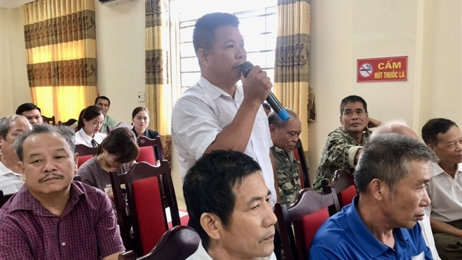 Lắng nghe để thu thập ý kiến cử tri là khâu đầu trong quy trình giải quyết kiến nghị của cử tri nhưng là khâu hết sức quan trọng. Ảnh: Thu Dịu Lắng nghe để thu thập ý kiến cử tri là khâu đầu trong quy trình giải quyết kiến nghị của cử tri nhưng là khâu hết sức quan trọng - ẢNH: THU DỊU