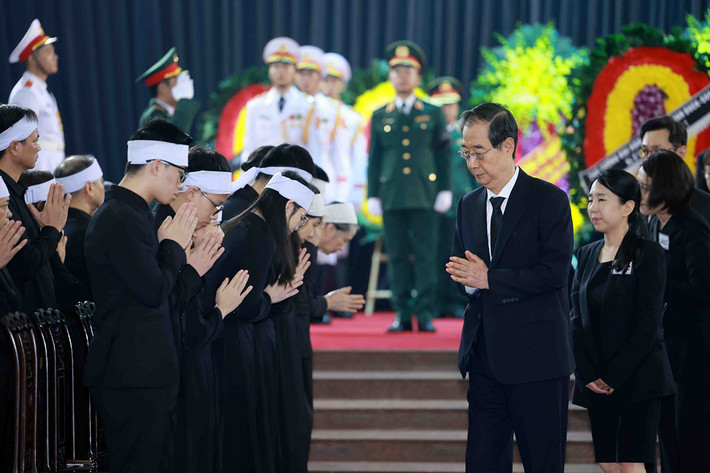 Lãnh đạo nhiều nước trên thế giới, cơ quan ngoại giao, tổ chức quốc tế tại Hà Nội viếng Tổng Bí thư Nguyễn Phú Trọng ảnh 7 Chủ tịch Quốc hội Cuba và đoàn đại biểu nhiều nước trên thế giới viếng Tổng Bí thư Nguyễn Phú Trọng -0