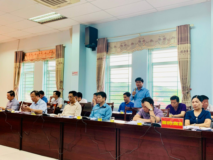 Đại biểu tham gia đóng góp ý kiến tại buổi giám sát Khảo sát việc sắp xếp các đơn vị hành chính cấp xã trên địa bàn huyện Lương Sơn (tỉnh Hòa Bình) -0