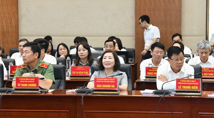 Các đại biểu dự cuộc làm việc. Ảnh: Lâm Hiển Chủ tịch Quốc hội Trần Thanh Mẫn làm việc với Ban Chấp hành Đảng bộ thành phố Hải Phòng -0