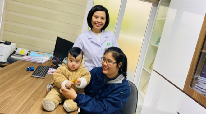 BS Sim và mẹ con chị Nguyễn Thị Thanh (Bắc Ninh) can thiệp bào thai 2 lần do tiền sản giật BS Sim và mẹ con chị Nguyễn Thị Thanh (Bắc Ninh) can thiệp bào thai 2 lần do tiền sản giật
