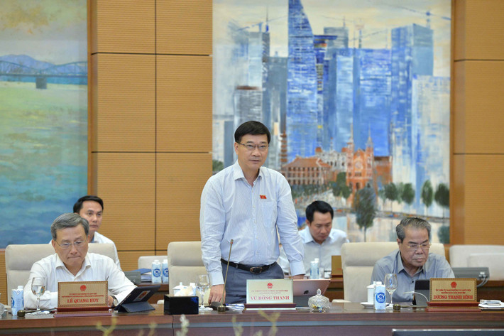 Chủ nhiệm Ủy ban Kinh tế Vũ Hồng Thanh phát biểu. Ảnh: Hồ Long Cho ý kiến 2 dự thảo Nghị quyết của Quốc hội về thí điểm một số chính sách đặc thù phát triển tỉnh Nghệ An và thành phố Đà Nẵng -0