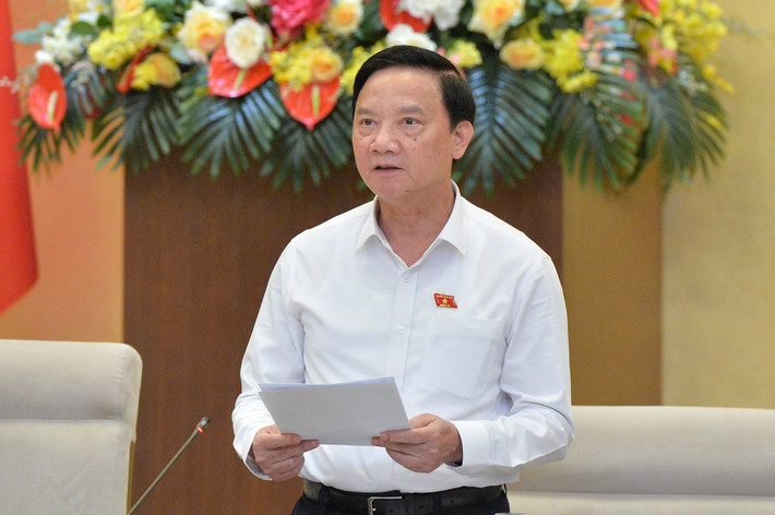 Phó Chủ tịch Quốc hội Nguyễn Khắc Định điều hành phiên họp. Ảnh: Hồ Long Hoàn chỉnh hồ sơ, bảo đảm đầy đủ các điều kiện, thủ tục theo đúng quy định pháp luật -0