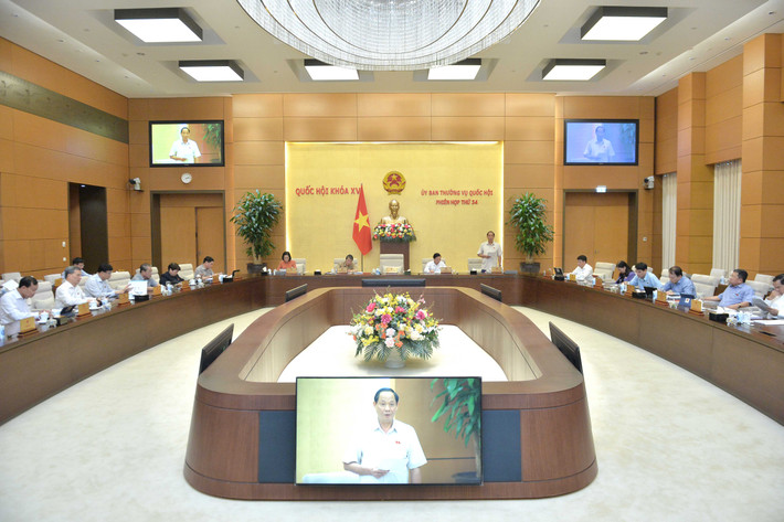 Quang cảnh phiên họp. Ảnh: Hồ Long Tạo bước đột phá trong áp dụng chính sách đặc thù, vượt trội với công nghiệp quốc phòng, an ninh -0