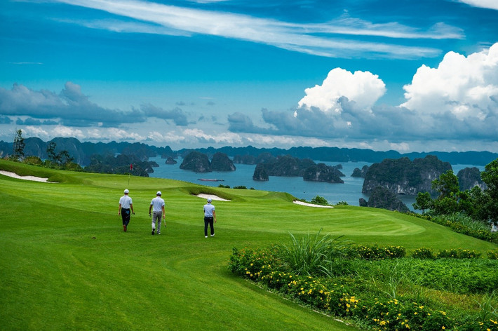 FLC Golf Club Ha Long, 1 trong Top 3 Sân golf đẹp nhất thế giới được bình chọn bởi Golf Inc – tạp chí nổi tiếng về golf của Mỹ FLC Golf Club Ha Long, 1 trong Top 3 Sân golf đẹp nhất thế giới được bình chọn bởi Golf Inc – tạp chí nổi tiếng về golf của Mỹ