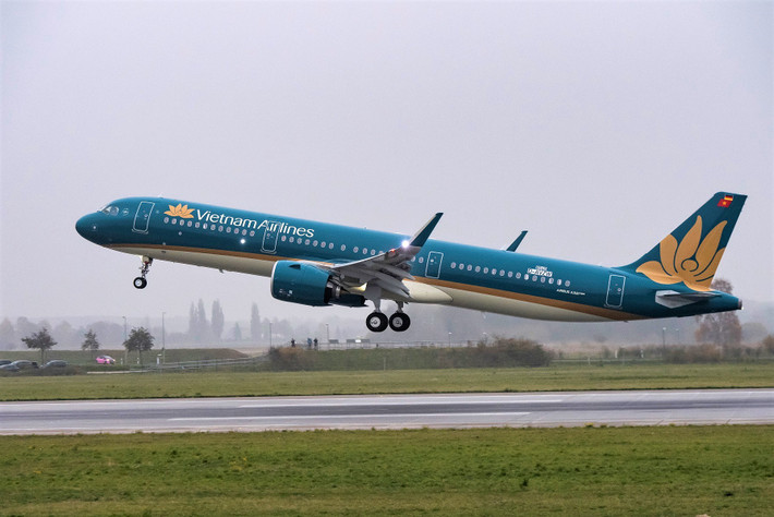 Chiều 29.7, Vietnam Airlines đã chở 219 công dân Việt Nam từ Guinea Xích Đạo về nước an toàn Vietnam Airlines chở 219 công dân Việt Nam từ Guinea Xích Đạo về nước đã hạ cánh an toàn xuống sân bay Nội Bài