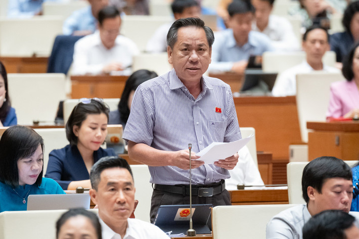 ĐBQH Trần Văn Sáu (Đồng Tháp) phát biểu. Ảnh: Lâm Hiển ĐBQH Trần Văn Sáu (Đồng Tháp) phát biểu Ảnh: Lâm Hiển