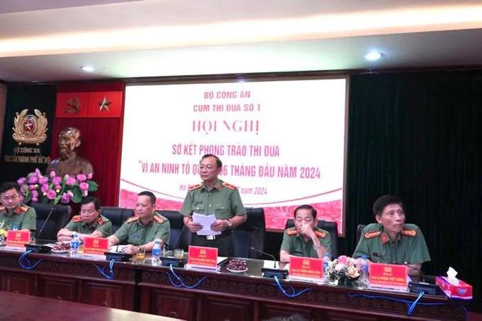 Phó Cục trưởng Cục công tác Đảng và công tác chính trị, Thiếu tướng Đặng Ngọc Bách phát biểu tại Hội nghị. Đẩy mạnh xây dựng mô hình sáng tạo, gương điển hình tiên tiến -0