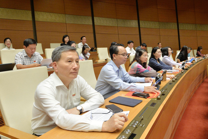 Các đại biểu Quốc hội bấm nút thông qua Nghị quyết của Quốc hội về chủ trương đầu tư Dự án đầu tư xây dựng đường cao tốc Bắc - Nam phía Tây. Ảnh: Hồ Long Quốc hội thông qua Nghị quyết của Quốc hội về chủ trương đầu tư Dự án đầu tư xây dựng đường cao tốc Bắc - Nam phía Tây -0