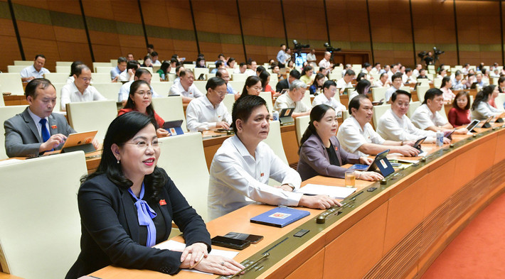 Các đại biểu Quốc hội bấm nút thông qua Nghị quyết của Quốc hội về chủ trương đầu tư Dự án đầu tư xây dựng đường cao tốc Bắc - Nam phía Tây. Ảnh: Hồ Long Quốc hội thông qua Nghị quyết của Quốc hội về chủ trương đầu tư Dự án đầu tư xây dựng đường cao tốc Bắc - Nam phía Tây -0