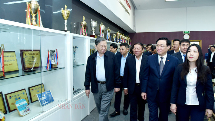 Chủ tịch Quốc hội Vương Đình Huệ thăm, làm việc tại tỉnh Hưng Yên ảnh 12 Chủ tịch Quốc hội Vương Đình Huệ thăm và làm việc tại tỉnh Hưng Yên -0