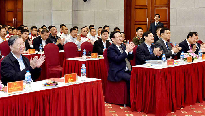 Chủ tịch Quốc hội Vương Đình Huệ thăm, làm việc tại tỉnh Hưng Yên ảnh 5 Chủ tịch Quốc hội Vương Đình Huệ thăm và làm việc tại tỉnh Hưng Yên -1