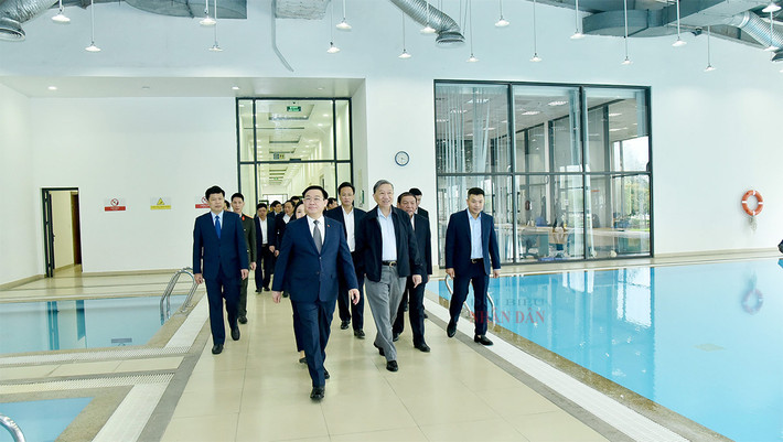 Chủ tịch Quốc hội Vương Đình Huệ thăm, làm việc tại tỉnh Hưng Yên ảnh 15 Chủ tịch Quốc hội Vương Đình Huệ thăm và làm việc tại tỉnh Hưng Yên -2