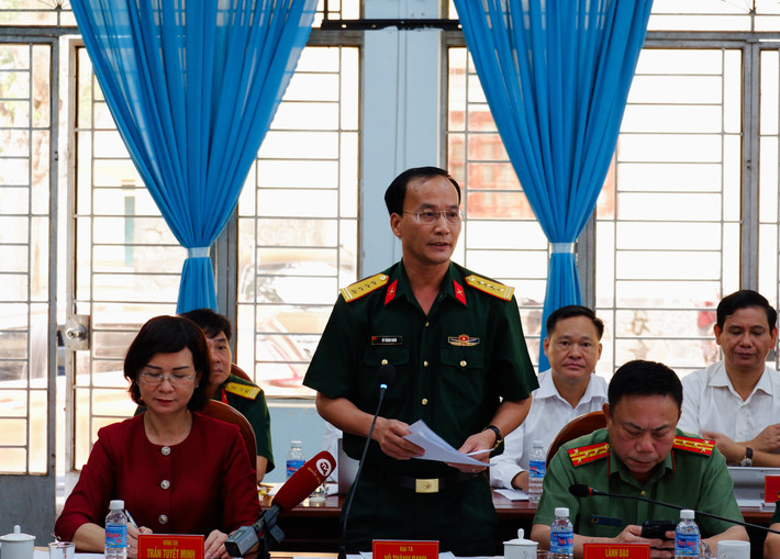 Đoàn khảo sát của Ủy ban Quốc phòng và An ninh làm việc với UBND tỉnh Bình Phước ảnh 4 Chỉ huy trưởng Bộ Chỉ huy quân sự tỉnh Bình Phước, Đại tá Võ Thành Danh phát biểu tại cuộc làm việc