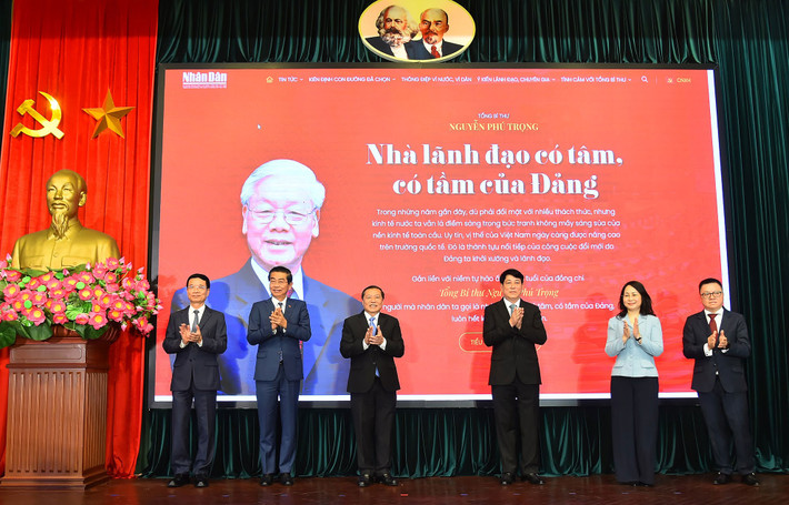 Thường trực Ban Bí thư Lương Cường và các đại biểu dự Lễ khai trương Trang thông tin đặc biệt Tổng bí thư Nguyễn Phú Trọng. Ảnh: Quang Khánh Khai trương Trang thông tin đặc biệt
