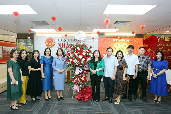 Đại diện Bộ Y tế và tỉnh Bắc Giang thăm, chúc mừng Báo Đại biểu Nhân dân ảnh 1 Đoàn Bộ Y tế và tỉnh Bắc Giang thăm, chúc mừng Báo Đại biểu Nhân dân -5