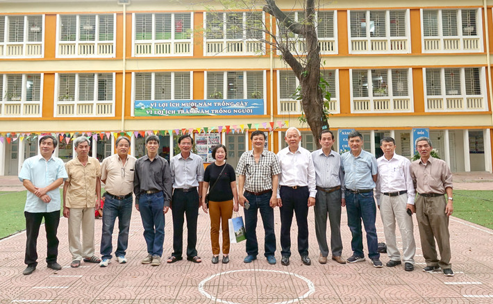 Nhóm học sinh lớp 7B Trường phổ thông cấp 2 Nguyễn Công Trứ niên khóa 1969 - 1970 về thăm trường cũ ngày 31.3.2021 Nhóm học sinh lớp 7B Trường phổ thông cấp 2 Nguyễn Công Trứ niên khóa 1969 - 1970 về thăm trường cũ ngày 31.3.2021