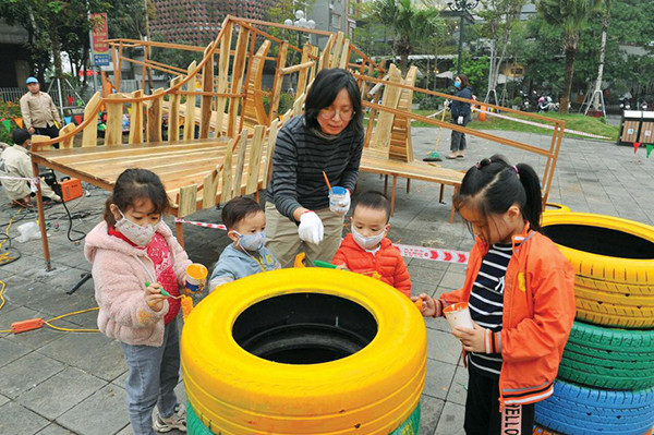 Trẻ em tham gia làm sân chơi cho chính mình Nguồn: Thanhgiong.vn Trẻ em tham gia làm sân chơi cho chính mình - Nguồn: Thanhgiong.vn/