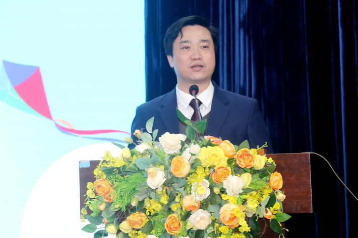 Ông Đỗ Đức Quế, Phó Vụ trưởng Vụ Giáo dục Trung học, Bộ GD-ĐT phát biểu tại tại lễ ra mắt chương trình "Chắp cánh ước mơ" TP. Hồ Chí Minh: Ra mắt chương trình “Chắp cánh ước mơ” cho học sinh trung học phổ thông -0