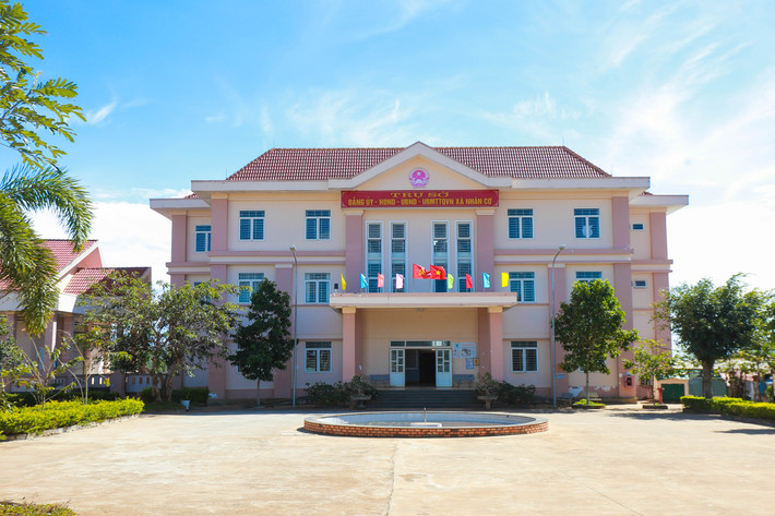 Trụ sở hành chính xã Nhân Cơ Ảnh: Anh Hiến Trụ sở hành chính xã Nhân Cơ
