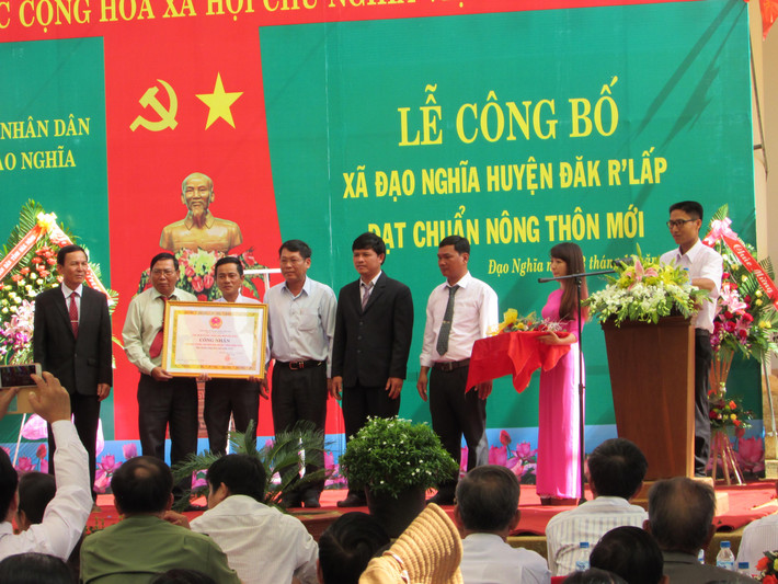Lễ công bố xã Đạo Nghĩa đạt chuẩn nông thôn mới Ảnh: Anh Hiến Lễ công bố xã Đạo Nghĩa đạt chuẩn nông thôn mới