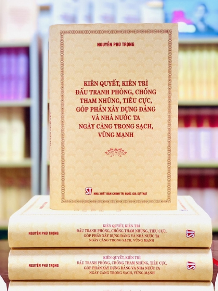 Cuốn sách “Kiên quyết, kiên trì đấu tranh phòng, chống tham nhũng, tiêu cực góp phần xây dựng Đảng và Nhà nước ta ngày càng trong sạch, vững mạnh" của Tổng Bí thư Nguyễn Phú Trọng. Ảnh: TTXVN Quán triệt sâu sắc tư tưởng, quan điểm của Đồng chí Tổng Bí thư Nguyễn Phú Trọng - Tiếp tục đẩy mạnh phòng, chống tham nhũng, tiêu cực, góp phần xây dựng Đảng và Nhà nước ta ngày càng trong sạch, vững mạnh -0
