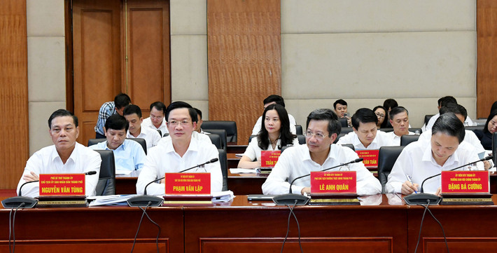 Các đại biểu dự cuộc làm việc. Ảnh: Lâm Hiển Chủ tịch Quốc hội Trần Thanh Mẫn làm việc với Ban Chấp hành Đảng bộ thành phố Hải Phòng -0
