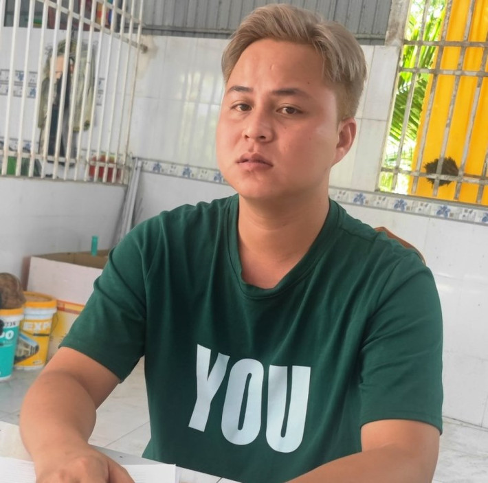 Đối tượng Châu Hoàng Khang bị bắt giữ khi vừa trở về từ Campuchia. Ảnh: CACC Bắt giữ đối tượng chuyên sang Campuchia làm việc cho công ty lừa đảo qua mạng -0