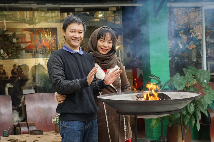 Đạo diễn Nguyễn Hoàng Điệp và chồng (KTS Cường Nghiêm) tại không gian "Ơ kìa Hà Nội" Đạo diễn Nguyễn Hoàng Điệp và chồng (KTS Cường Nghiêm) tại không gian "Ơ kìa Hà Nội"