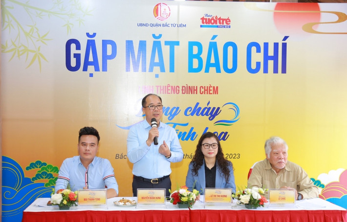 Tổng Biên tập Báo Tuổi trẻ Thủ đô, Nhà báo Nguyễn Mạnh Hưng phát biểu Linh thiêng đình Chèm- Dòng chảy tinh hoa -0