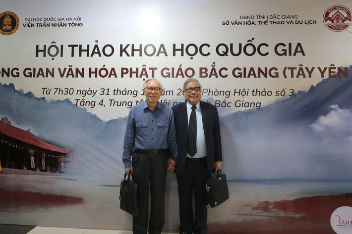 GS.TSKH Vũ Minh Giang (bên phải) tại Hội thảo Khoa học cấp quốc gia “Không gian văn hóa Phật giáo Bắc Giang - Tây Yên Tử” Giải pháp bảo tồn, phát huy giá trị không gian văn hóa Phật giáo Bắc Giang - Tây Yên Tử -0