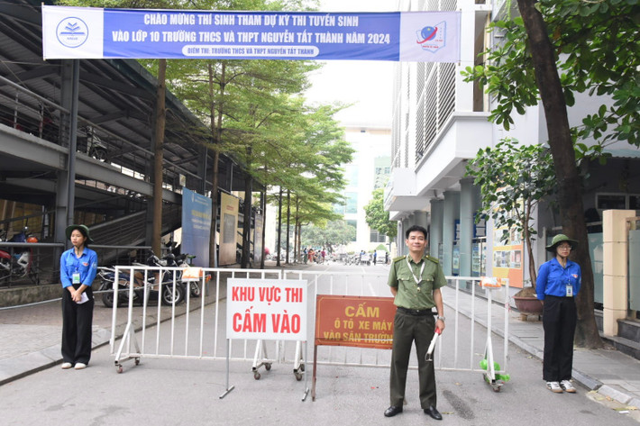 Hơn 4.000 thí sinh chính thức thi tuyển vào lớp 10 Trường THPT Nguyễn Tất Thành ảnh 15 Hơn 4000 thí sinh bước vào thi tuyển lớp 10 Trường Nguyễn Tất Thành -0