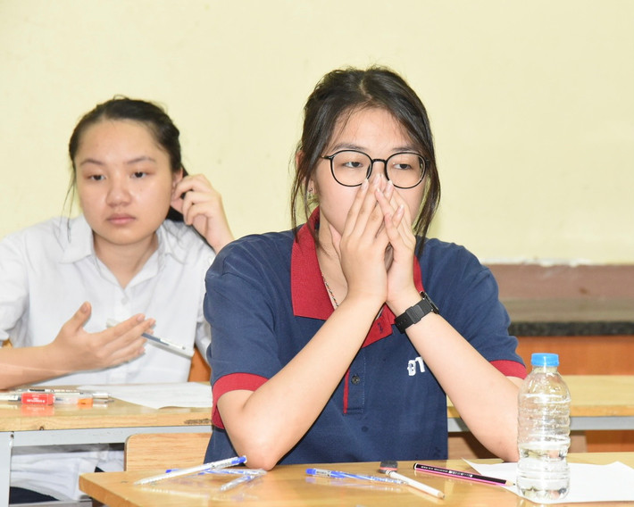 Hơn 4.000 thí sinh chính thức thi tuyển vào lớp 10 Trường THPT Nguyễn Tất Thành ảnh 12 Hơn 4000 thí sinh bước vào thi tuyển lớp 10 Trường Nguyễn Tất Thành -1