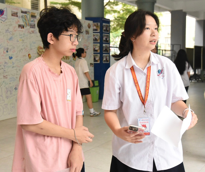 Hơn 4.000 thí sinh chính thức thi tuyển vào lớp 10 Trường THPT Nguyễn Tất Thành ảnh 6 Hơn 4000 thí sinh bước vào thi tuyển lớp 10 Trường Nguyễn Tất Thành -0