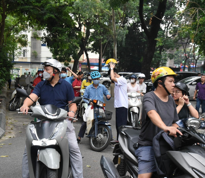 Hơn 4.000 thí sinh chính thức thi tuyển vào lớp 10 Trường THPT Nguyễn Tất Thành ảnh 3 Hơn 4000 thí sinh bước vào thi tuyển lớp 10 Trường Nguyễn Tất Thành -0