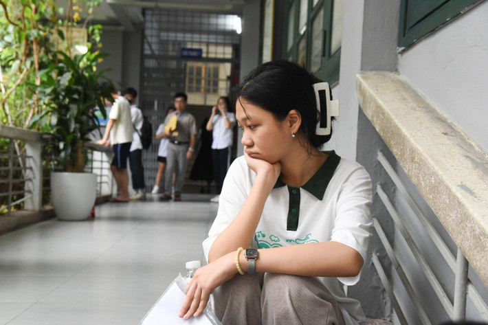 Hơn 4.000 thí sinh chính thức thi tuyển vào lớp 10 Trường THPT Nguyễn Tất Thành ảnh 7 Hơn 4000 thí sinh bước vào thi tuyển lớp 10 Trường Nguyễn Tất Thành -0