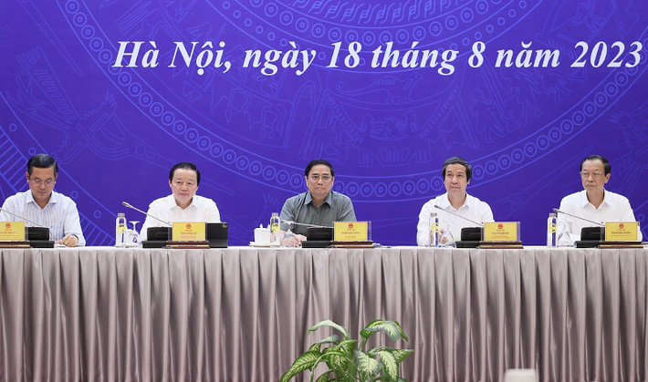 Chiều ngày 18.8, Bộ GD-ĐT tổ chức hội nghị tổng kết năm học 2022-2023 và triển khai nhiệm vụ năm học 2023-2024, Ủy viên Bộ Chính trị, Thủ tướng Chính phủ Phạm Minh Chính tham dự và chỉ đạo hội nghị Nhìn lại năm học 2022-2023: Một năm học nhiều khó khăn và thách thức