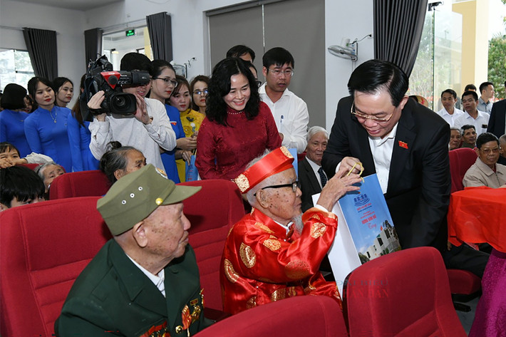 Chủ tịch Quốc hội Vương Đình Huệ: Một số hình ảnh Chủ tịch Quốc hội Vương Đình Huệ tới thăm xã Tăng Thành, huyện Yên Thành, tỉnh Nghệ An
