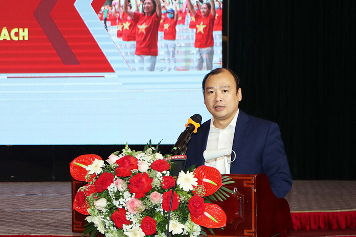 Ủy viên dự khuyết Trung ương Đảng, Tổng Biên tập Tạp chí Cộng sản Lê Hải Bình trình bày báo cáo đề dẫn tại Hội thảo. Chủ động thích ứng với già hóa dân số -0