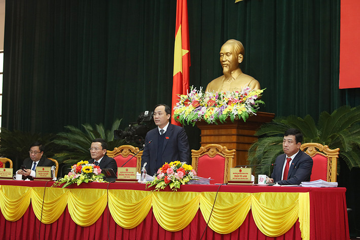 Ủy viên Trung ương Đảng, Bí thư Tỉnh ủy, Trưởng Đoàn ĐBQH tỉnh, Chủ tịch HĐND tỉnh Hà Tĩnh Hoàng Trung Dũng chủ trì phiên chất vấn và trả lời chất vấn tại Kỳ họp thứ 11, HĐND tỉnh khóa XVIII - ẢNH XUÂN HOA