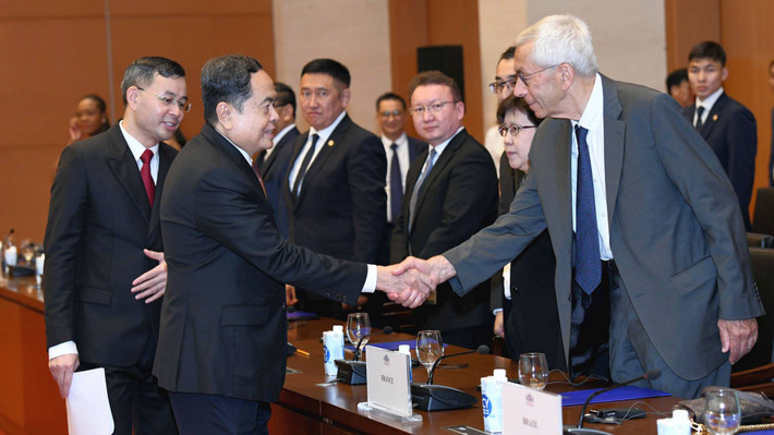 Chủ tịch Quốc hội Trần Thanh Mẫn và các đại biểu. Ảnh: Lâm Hiển Chủ tịch Quốc hội Trần Thanh Mẫn tiếp lãnh đạo Kiểm toán nhà nước các quốc gia và tổ chức quốc tế -0