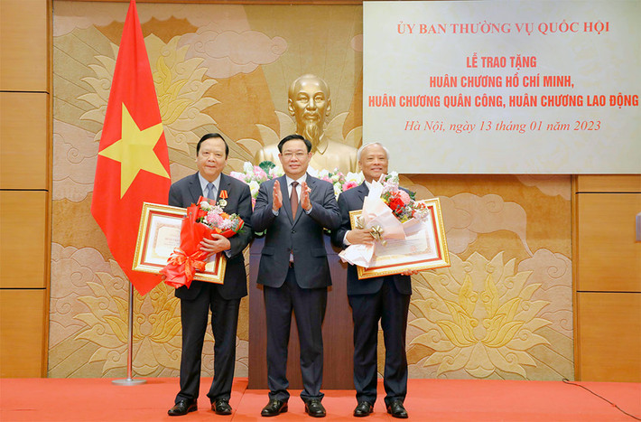 Chủ tịch Quốc hội Vương Đình Huệ trao Huân chương Hồ Chí Minh, Huân chương Quân công tặng lãnh đạo, nguyên lãnh đạo Quốc hội ảnh 6 Chủ tịch Quốc hội Vương Đình Huệ trao Huân chương Hồ Chí Minh, Huân chương Quân công tặng lãnh đạo, nguyên lãnh đạo Quốc hội -0