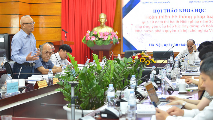 GS.TS Nguyễn Đăng Dung - Trường Đại học Tôn Đức Thắng phát biểu tại hội thảo. Ảnh: Trần Hiệp Xây dựng pháp luật cần bảo đảm tính khả thi -0