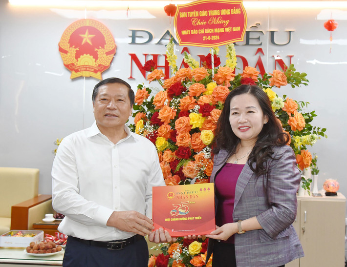 Phó Trưởng Ban Thường trực Ban Tuyên giáo Trung ương Lại Xuân Môn thăm, chúc mừng Báo Đại biểu Nhân dân ảnh 4 Phó Trưởng Ban Thường trực Ban Tuyên giáo Trung ương Lại Xuân Môn thăm, chúc mừng Báo Đại biểu Nhân dân -0
