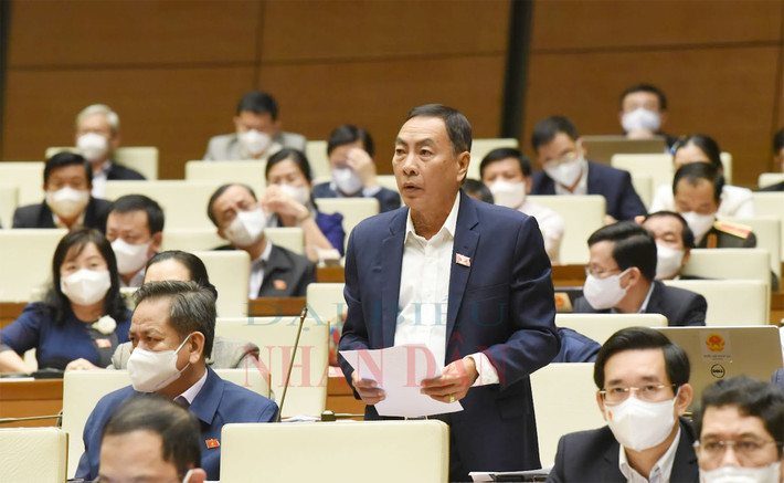 ĐBQH Phạm Văn Hòa (Đồng Tháp) nêu chất vấn Ảnh: Quang Khánh ĐBQH Phạm Văn Hòa (Đồng Tháp) nêu chất vấn Ảnh: Quang Khánh
